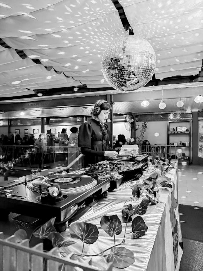 Elegant black and white photo of a DJ in action at a vibrant event in Mexico City.